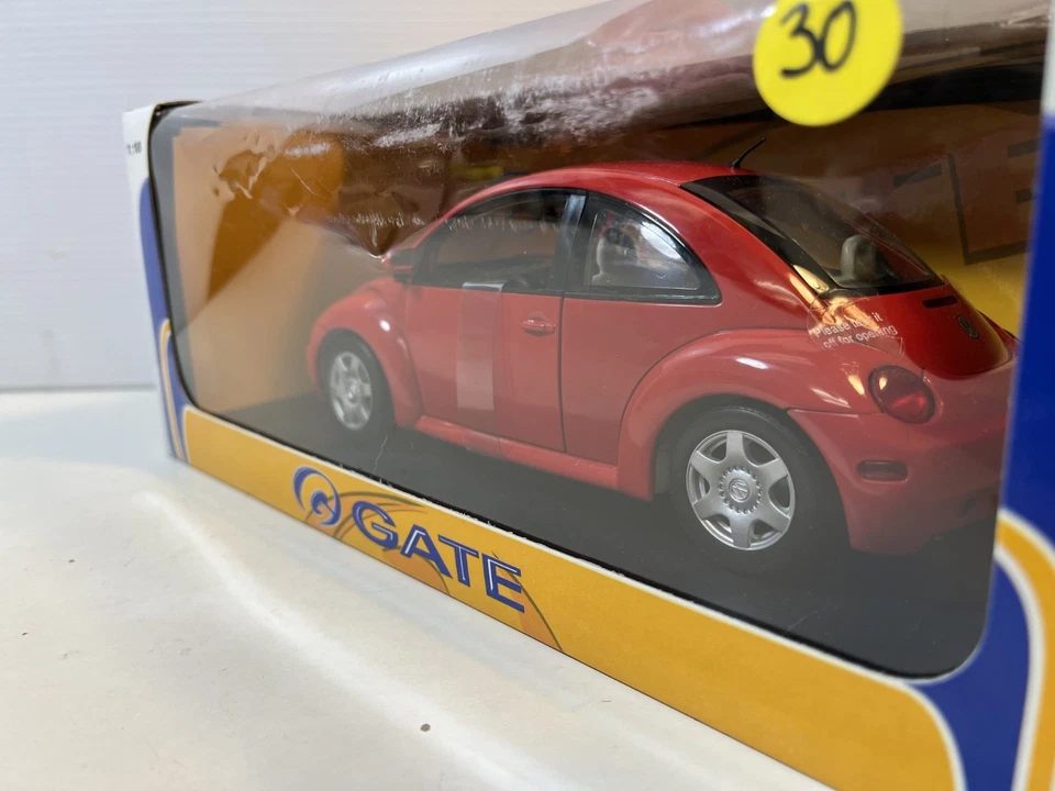 Coche modelo diecast VW Beetle: escala 1/18 por puerta Foto 3 de 4