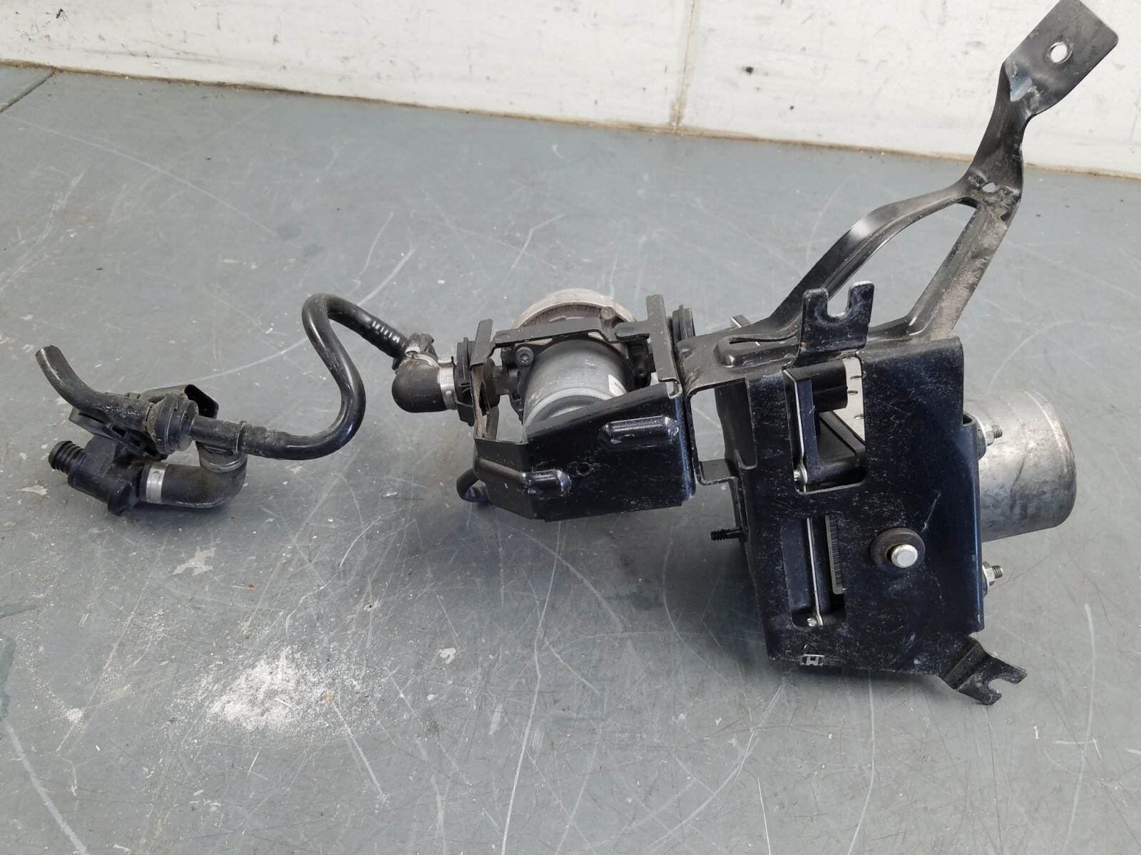 2011 Audi R8 Spyder V10 ABS Brake / Vacuum Pump Modules #0472 J7