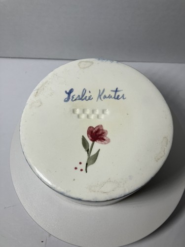 Leslie Kanter Signed Ceramic Blueberry basket dish - Picture 8 of 8