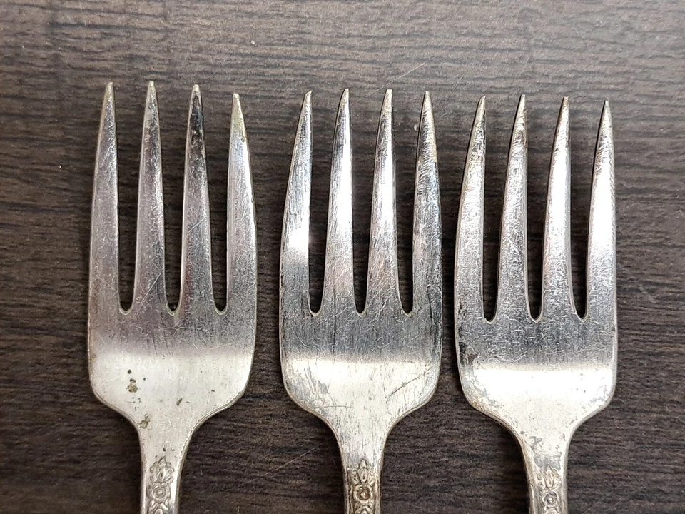 Wm Rogers Int. 帝国银盘 3 沙拉叉,1 个晚餐叉,3 汤匙 — 第 3/4 张图片