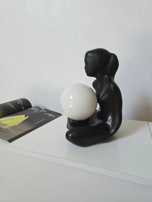 LAMPE VINTAGE CÉRAMIQUE DESIGN 1980 FEMME NUE - Photo 1/4