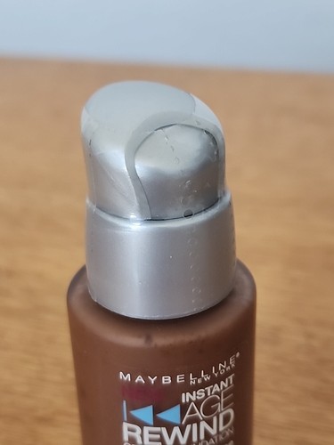 Maybelline Instant Age Rewind Cream Foundation Cocoa Dark 3 - Picture 2 of 4