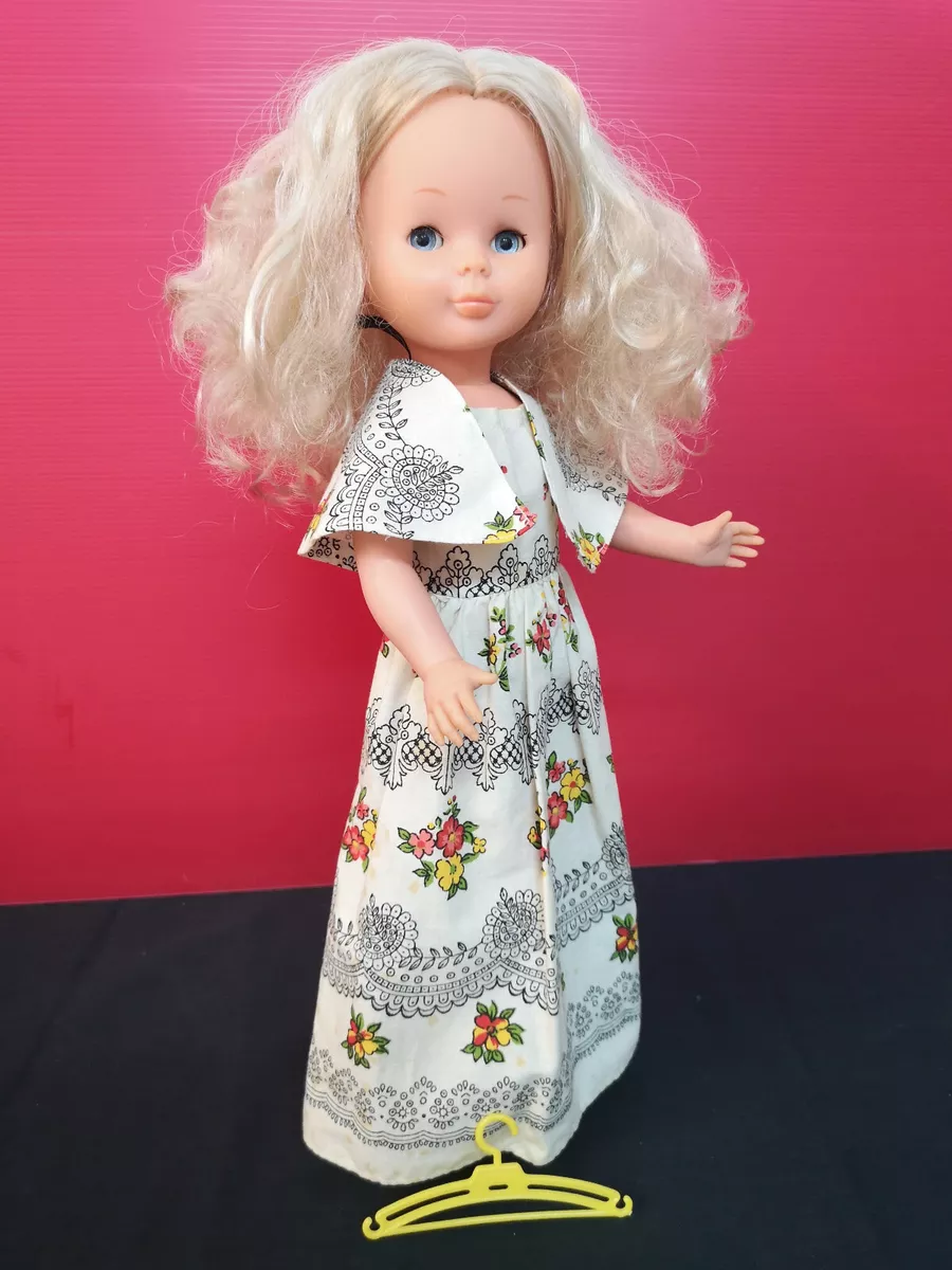 Primera generación Antigua muñeca Nancy, con conjunto FLORES. Famosa