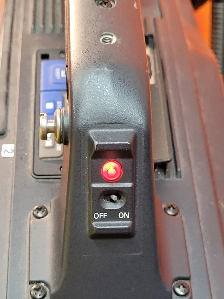 Panasonic AJ-HDC27FP Varicam Camcorder DVCPRO HD w/ AJMC700P Mic *WEAR* - Image 3 of 4