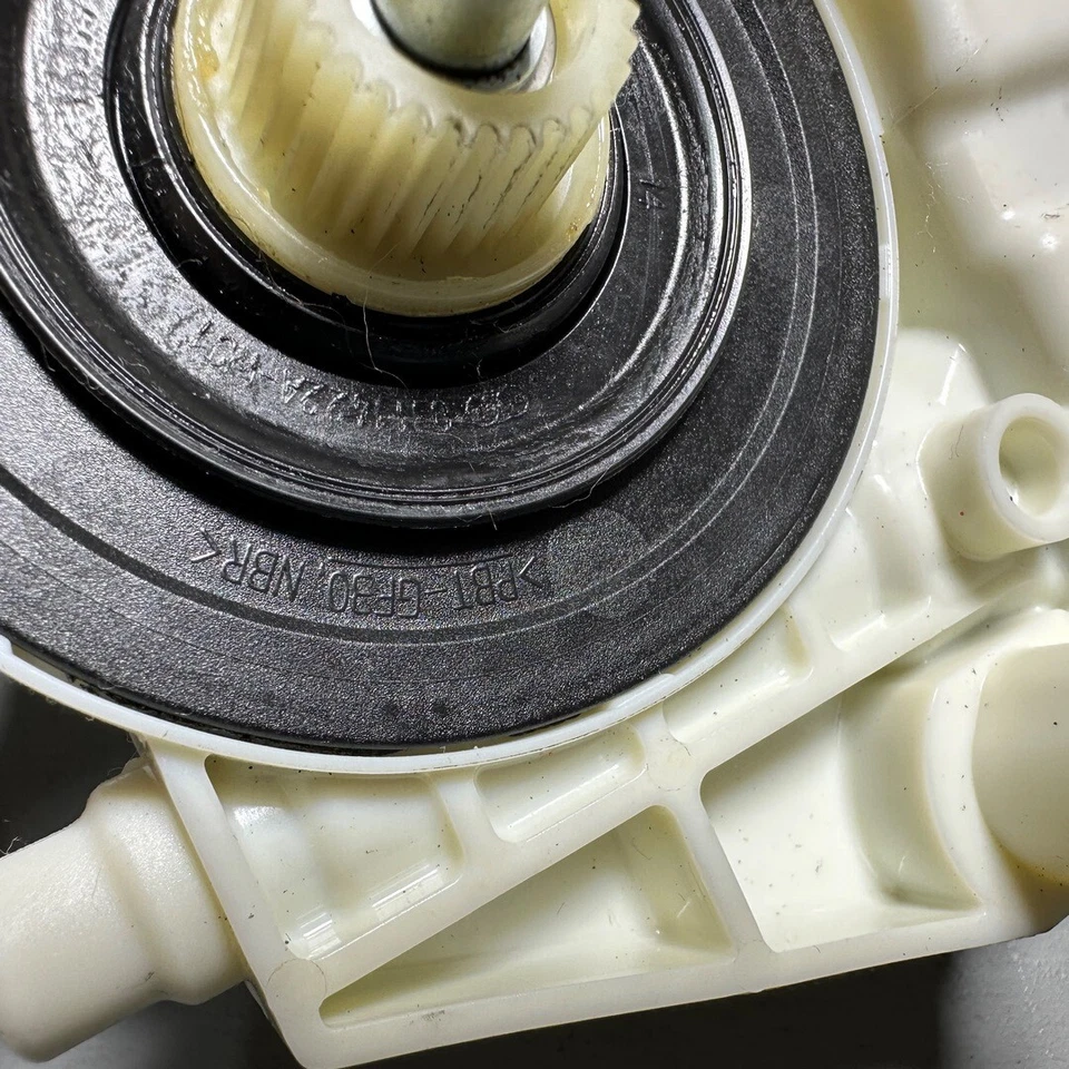 Mercedes-Benz E63 AMG 2010-2015 puerta del conductor delantera izquierda ventana motor de vidrio OEM Foto 4 de 4