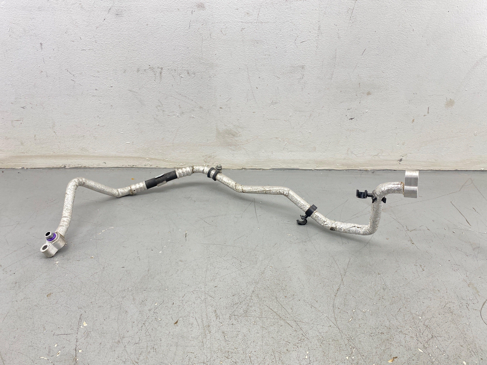 2020-2023 MCLAREN GT 4.0L ENGINE WATER COOLANT PIPE HOSE LINE 22AA949GP OEM 2021