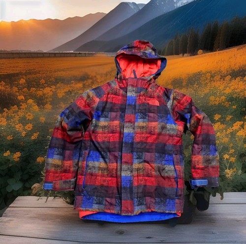 the NORTH FACE HYVENT 3 in 1 TRICLIMATE HOODED JACKET in Boy's size Small 7/8