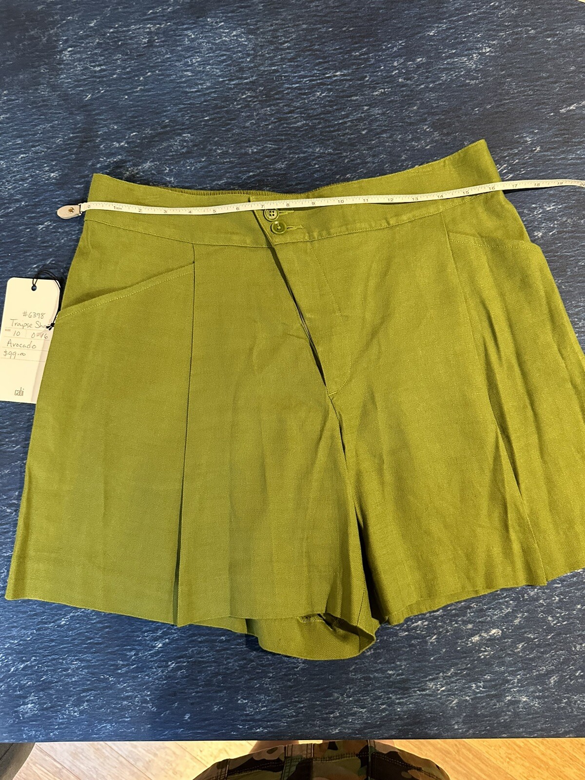Cabi NWT Traipse Shorts, Size 10, Avocado Green 6398 (99) Spring 23