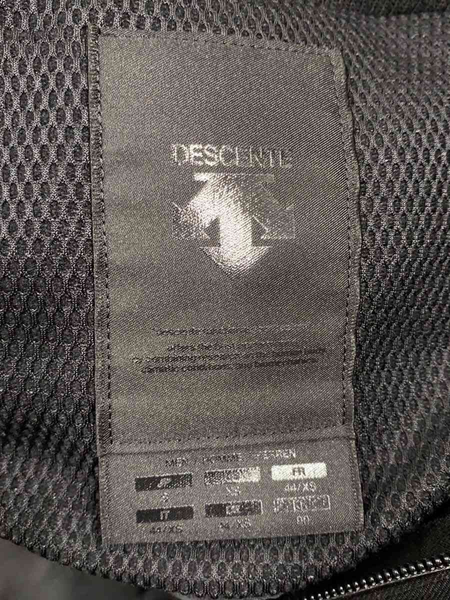 DESCENTE Down Jacket in Black Polyester, Model Do… - image 3