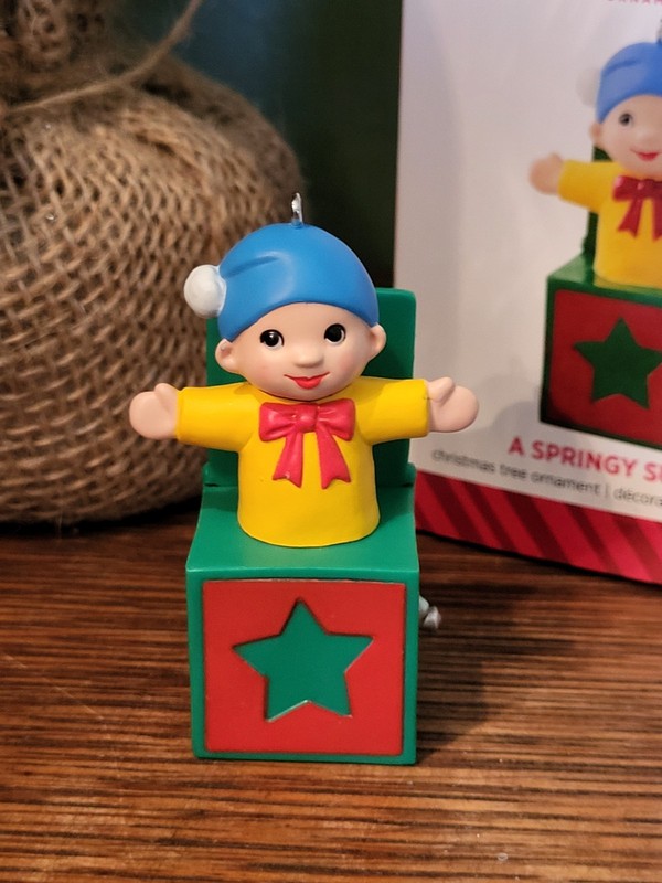 2014 Hallmark Ornament ~ "A SPRINGY SURPRISE"
