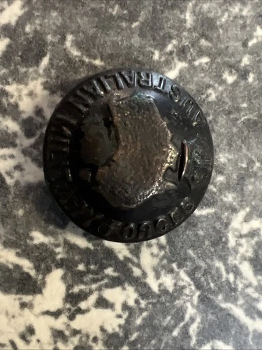 VINTAGE UNIFORM BUTTON AUSTRALIAN MILITARY FORCES AIF WW2 STOKES