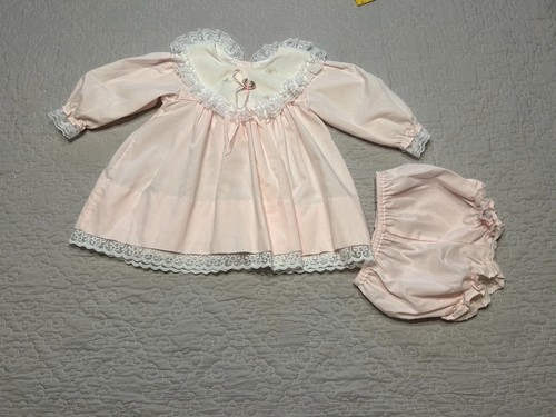 Vintage Alexis rosa Kleid Spitzenborte Latzkragen bestickt Blumen 9m