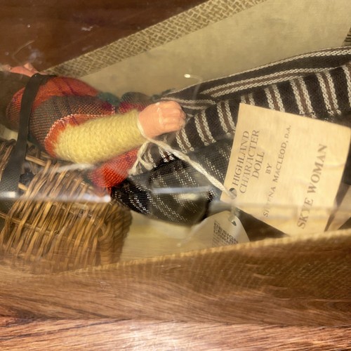 Sheen Macleod HIGHLAND CHARACTER DOLLS SKYE WOMAN SCOTLAND HANDMADE Collectible - Picture 21 of 24