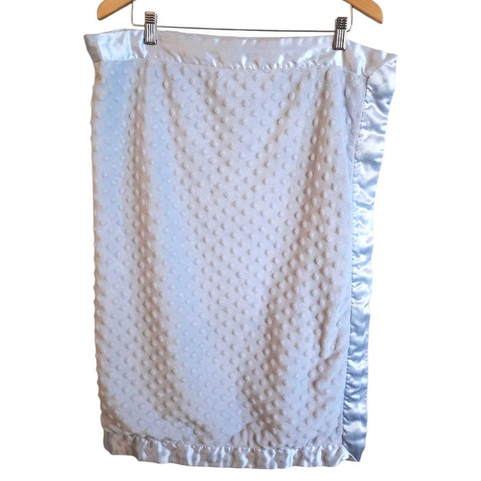 Manta de felpa satinada con punto Minky azul de solo un año Love You de la A a la Z para bebé niño usada en excelente estado Foto 3 de 4