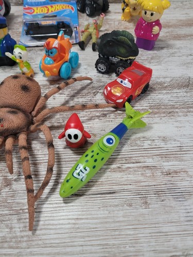 Toy Lot. Miscellaneous toys. 20 + pcs. Sold as played with condition. - Picture 8 of 24
