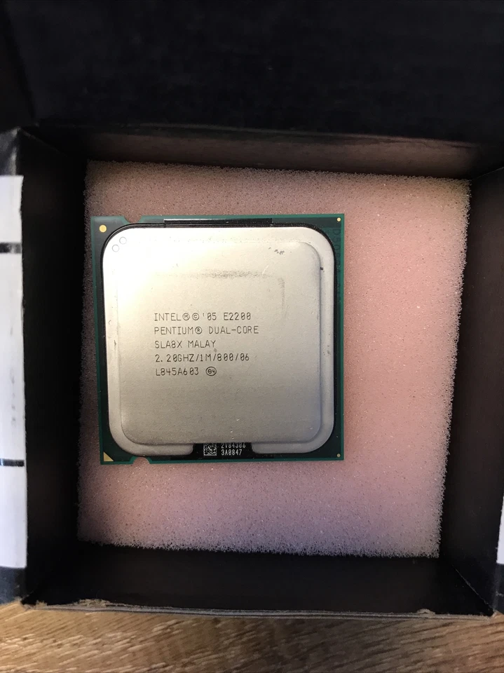 Intel Pentium E2200 Dual Core Processor 2.20Ghz SLA8X HP 438438-205 New Sealed - Image 2 of 2