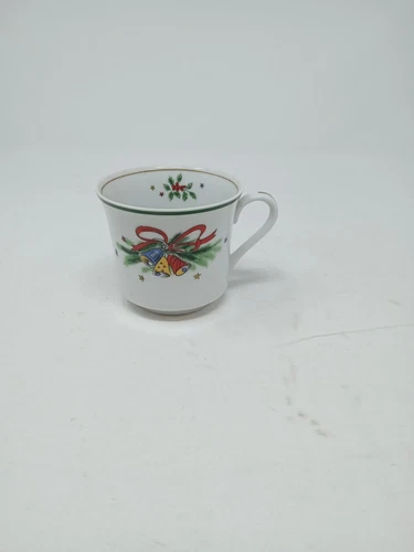 Salem "Christmas Eve" Coffee/tea cup. Pre-loved, in great condition, some wear.