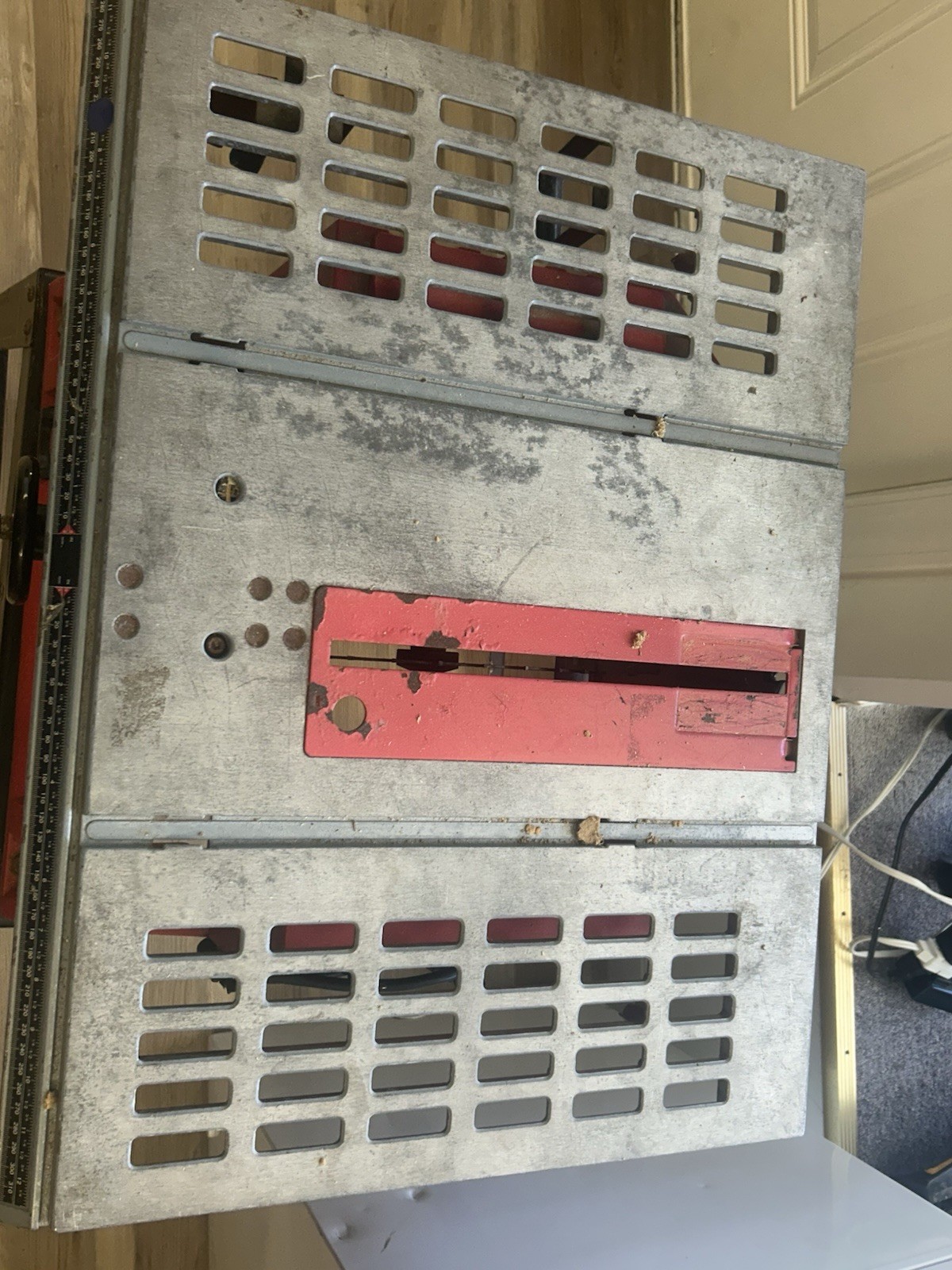 Skilsaw 10” Table Saw with Stand – Works Great