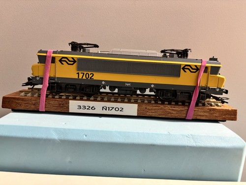 Märklin HO N 1702 3326 Electric Locomotive Analogue AC 3-Rail Yellow/Grey | Condition: Used