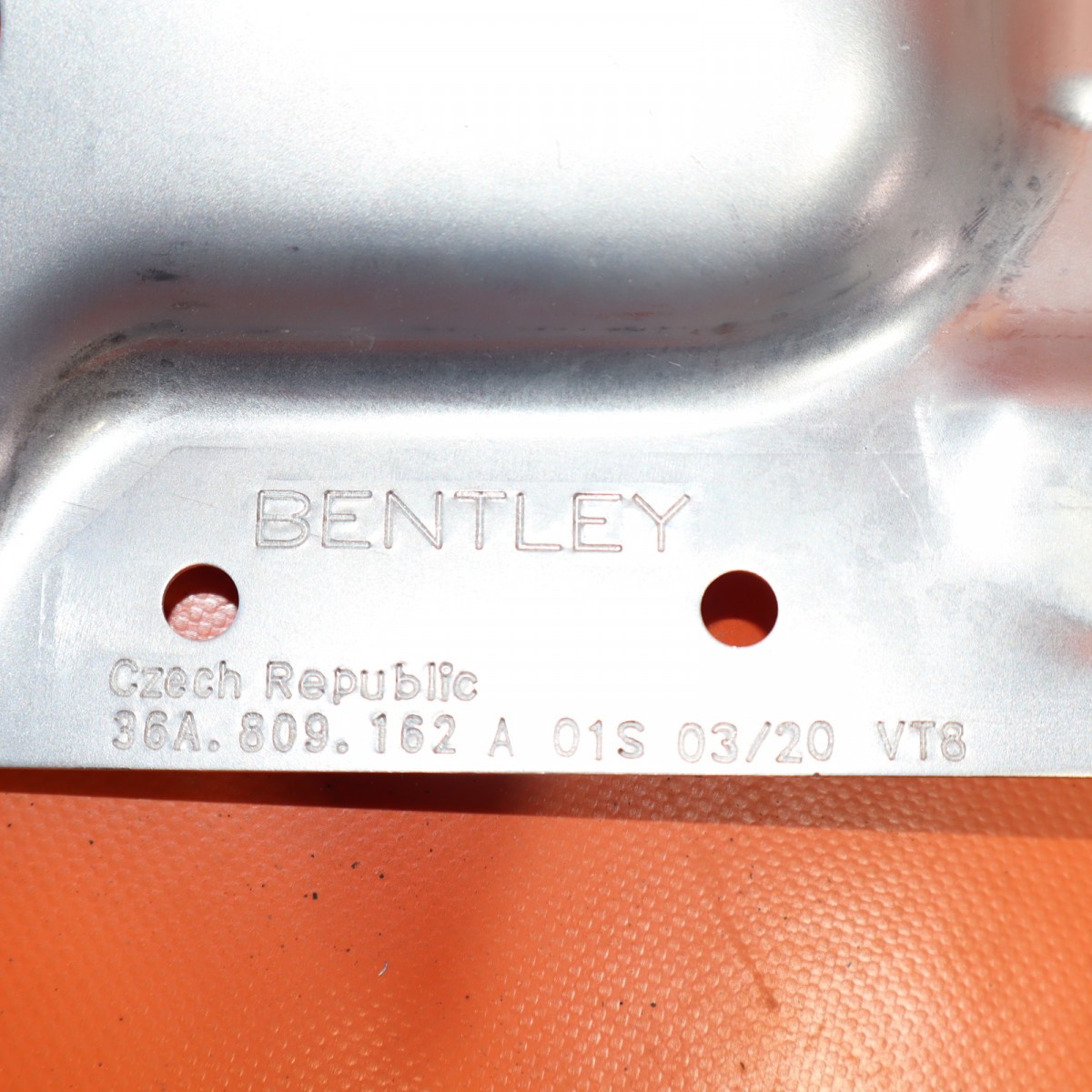 BENTLEY BENTAYGA PLATE FILLER PLATE REAR 2016 2017 2018 2019 36A809162A OEM