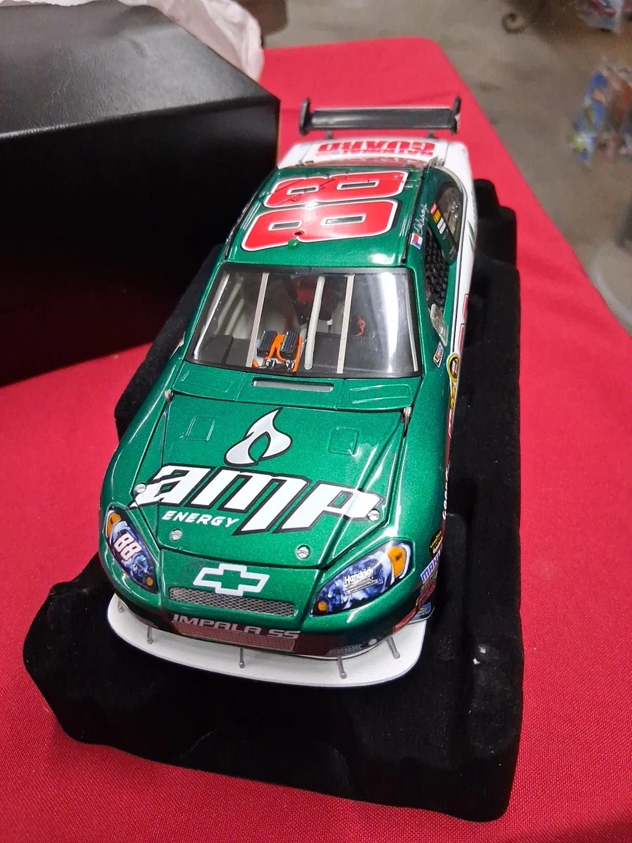 AMPLI DALE EARNHARDT Jr 2010 Winners Circle 1:64 moulé sous pression