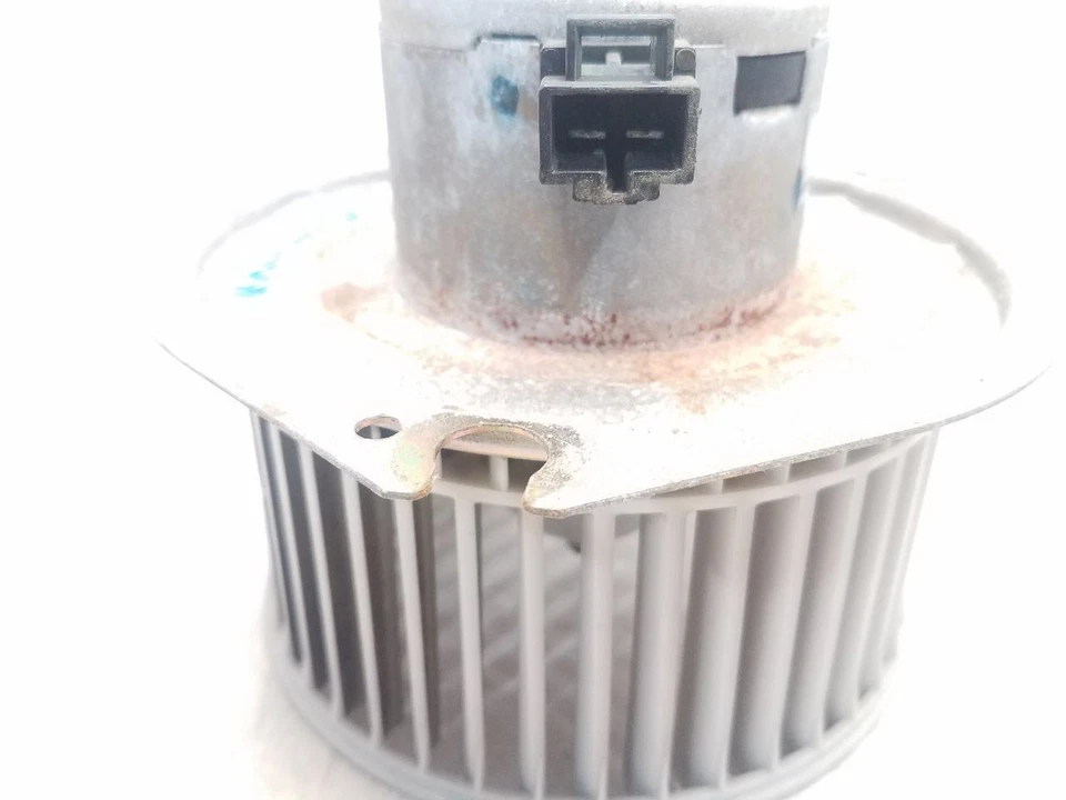 Двигатель заднего вентилятора 1992-99 Chevrolet Suburban 1500 — ручная температура - Изображение 3 из 4