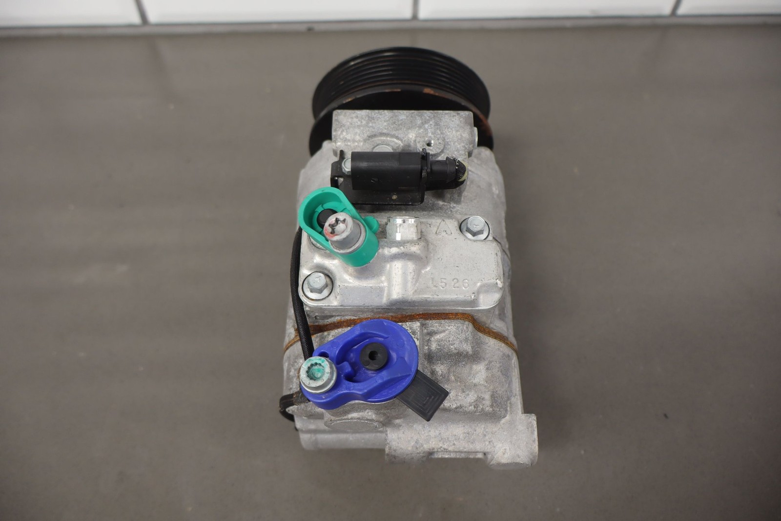 Bentley Continental 2004 Compressor with bracket P/N 3B0820803C