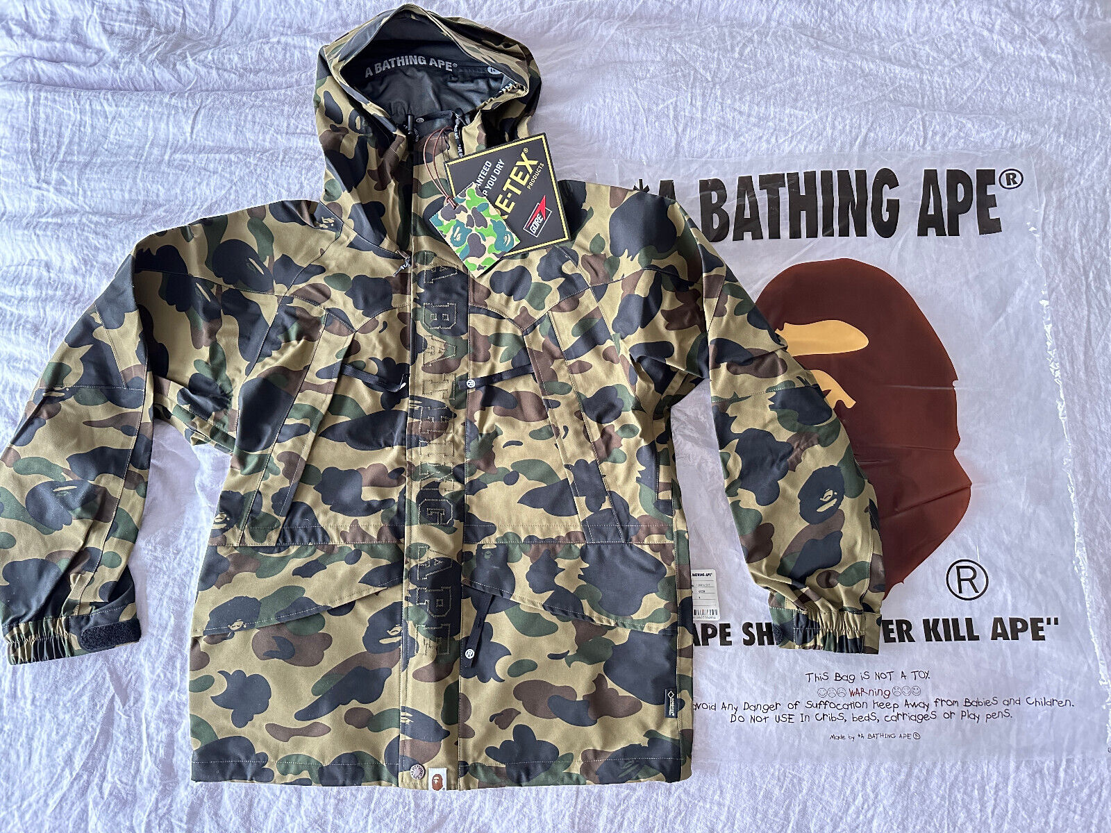 NWT A BATHING APE GORE-TEX Fabric Snowboard Jacket 1ST CAMO Green 2017  Medium