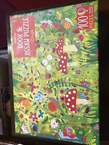 Usborne Book and Jigsaw Puzzle: Bugs 100 Pieces.  New in package