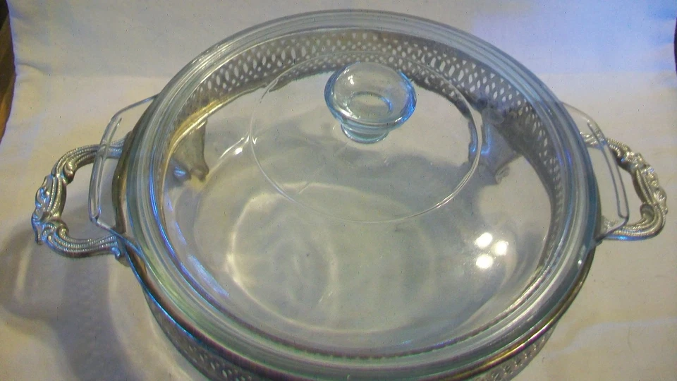 Cazuela de vidrio transparente con tapa y soporte para servir plateado Foto 2 de 4