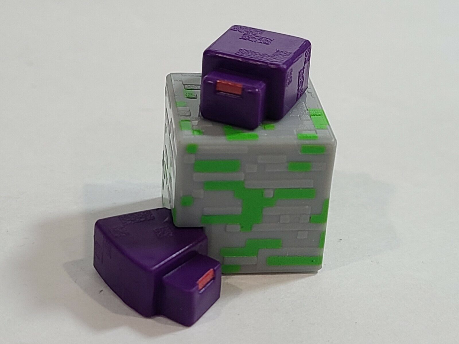 Minecraft Mini-Figures End Stone Series 6 1 Endermites on Moss