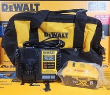 New DeWalt DCB205 20V XR 5Ah Battery Charger Kit