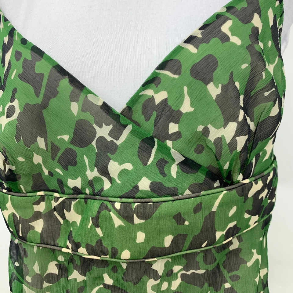 Camiseta sin mangas J Crew de seda para mujer 12 verde camuflaje sobrepelliz cuello en V correas finas forradas cami Foto 4 de 4