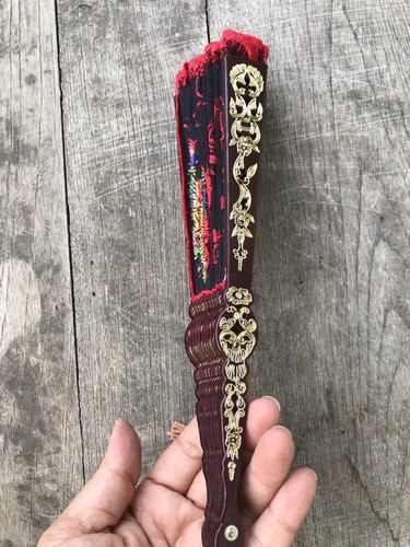 Vintage Hand Fan Fabric Peacock Design Embellished Red Black Cocktail Party - Picture 7 of 8