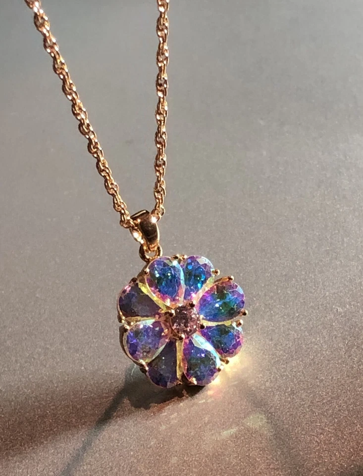 Colar pingente de flor folheado a ouro 18k feito com cristal Swarovski Aurora Boreal