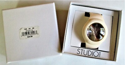 STUDIO TIME STD3118 WOMAN'S WHITE ACCESSORY WRISTWATCH. NEW IN BOX. (2456)