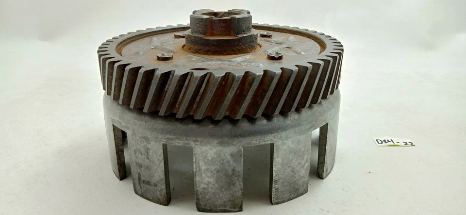 Cesta de embrague Suzuki T125 T90 Stinger carcasa engranaje accionado primario nuevo en stock Japón Foto 3 de 4