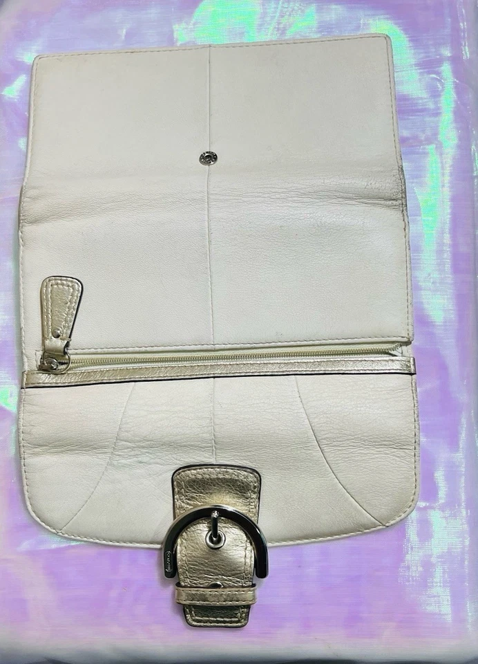Cartera Coach Soho Y2K Cuero Hebilla Larga Grande Cremallera Alrededor Beige ~ Dorado Metálico Foto 4 de 4
