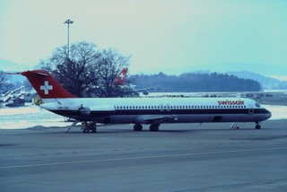 RJ746_HB ISK_SWISSAIR_DC 9 51_1986 ORIGINAL KODAK SLIDE