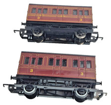 Rake Of 2x Hornby R468 OO Gauge LMS Crimson Lake Maroon 4 Wheel Coaches Unboxed.