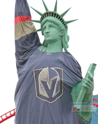 LAS VEGAS GOLDEN KNIGHTS NEW YORK NY CASINO STATUE LIBERTY 8X10 PHOTO NHL Hockey