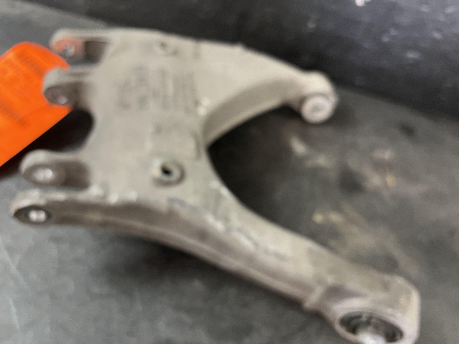 06-10 BENTLEY CONTINENTAL GT REAR PASSENGER RIGHT LOWER CONTROL ARM ID 03428921