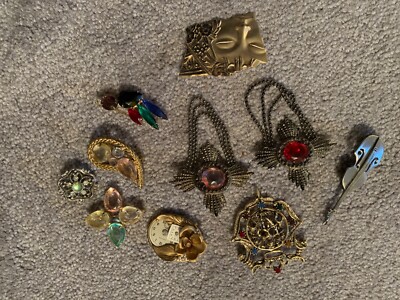 THE LIMITED & EXPRESS - lot of 10 vintage mid 80s pins
