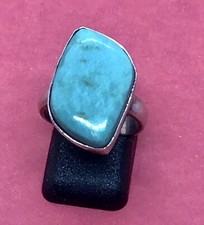 vintage Sterling Silver Turquoise Ring In Excellent condition. Measures Size 6.