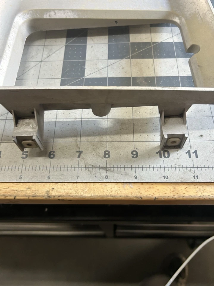 1985-88 Chevy GMC Silverado Blazer K5 Suburban Jimmy Headlight Right Bezel (183) - Изображение 2 из 4