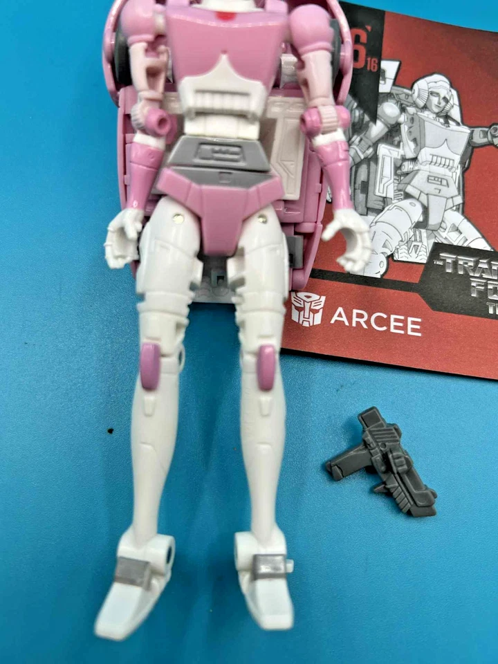 Transformers Toys Studio Series 86-16 Deluxe Class The The Movie Arcee Action Fi - Image 3 of 4