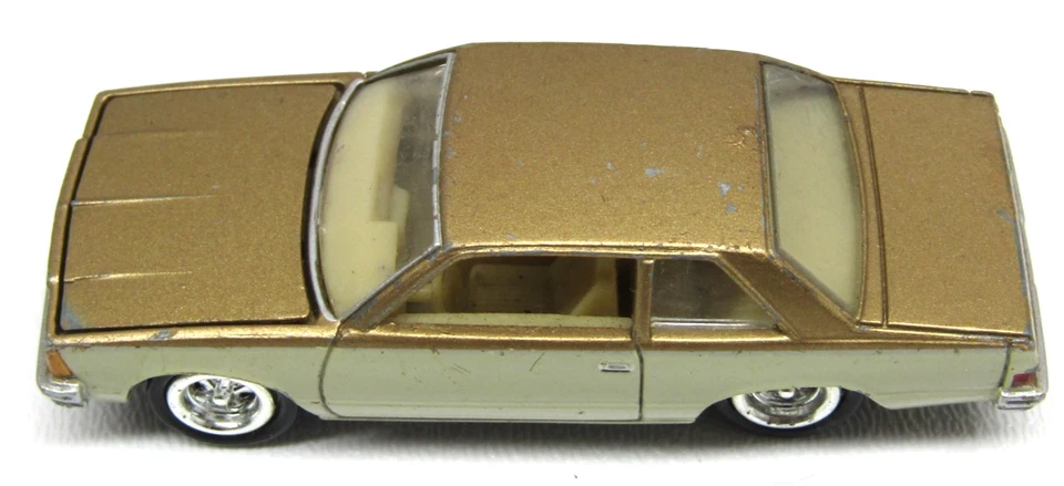 2010 Johnny Lightning Forever 64 Release 4 1981 Chevrolet Malibu Gold 1:64 Scale - Image 4 of 4