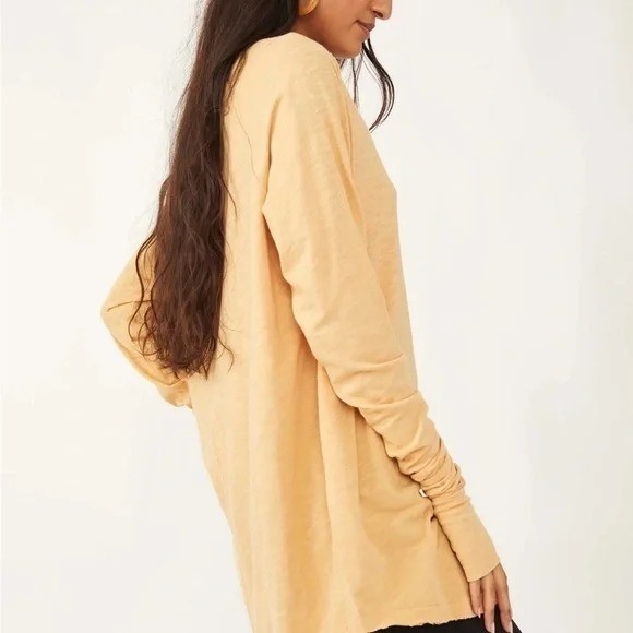 WE THE FREE Arden Tee Sz M Beige Tan Long Sleeve Oversized Slub Knit 100% Cotton