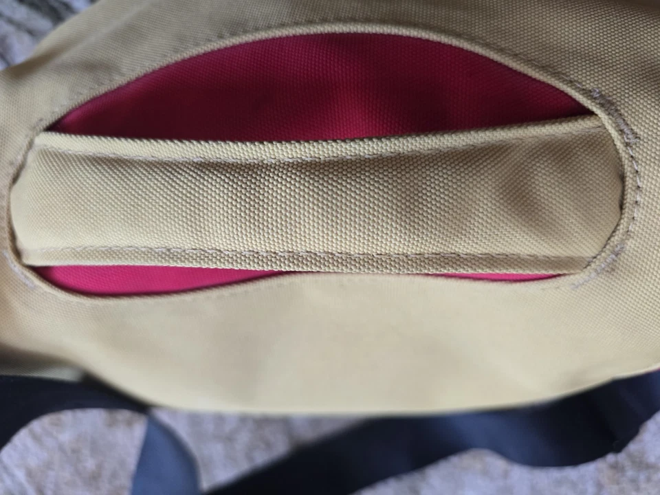 Bolsa para cámara doméstica Crumpler Five Million Dollar amarilla Foto 4 de 4