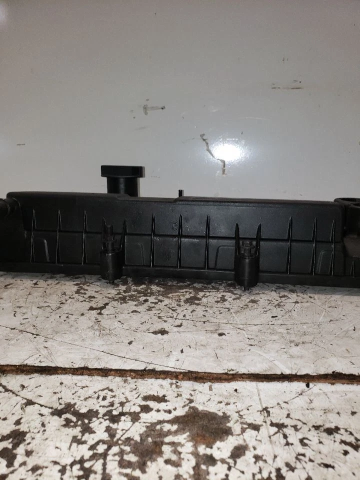 Cubierta de válvula Focus 2012 1378720 Foto 2 de 4